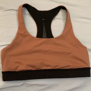 Lululemon Sports Bra size 4 NWOT